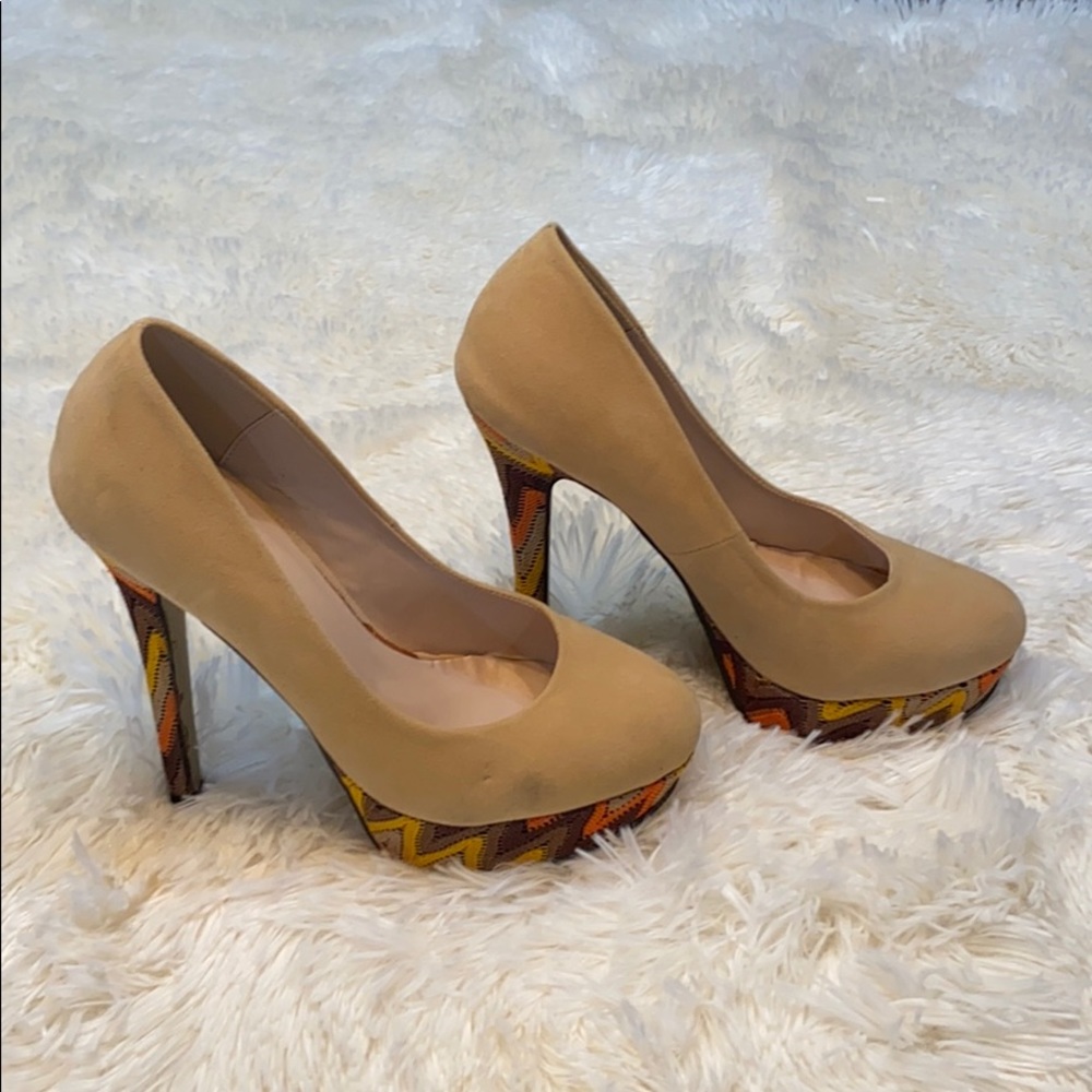 Tan heels - Picture 2 of 4